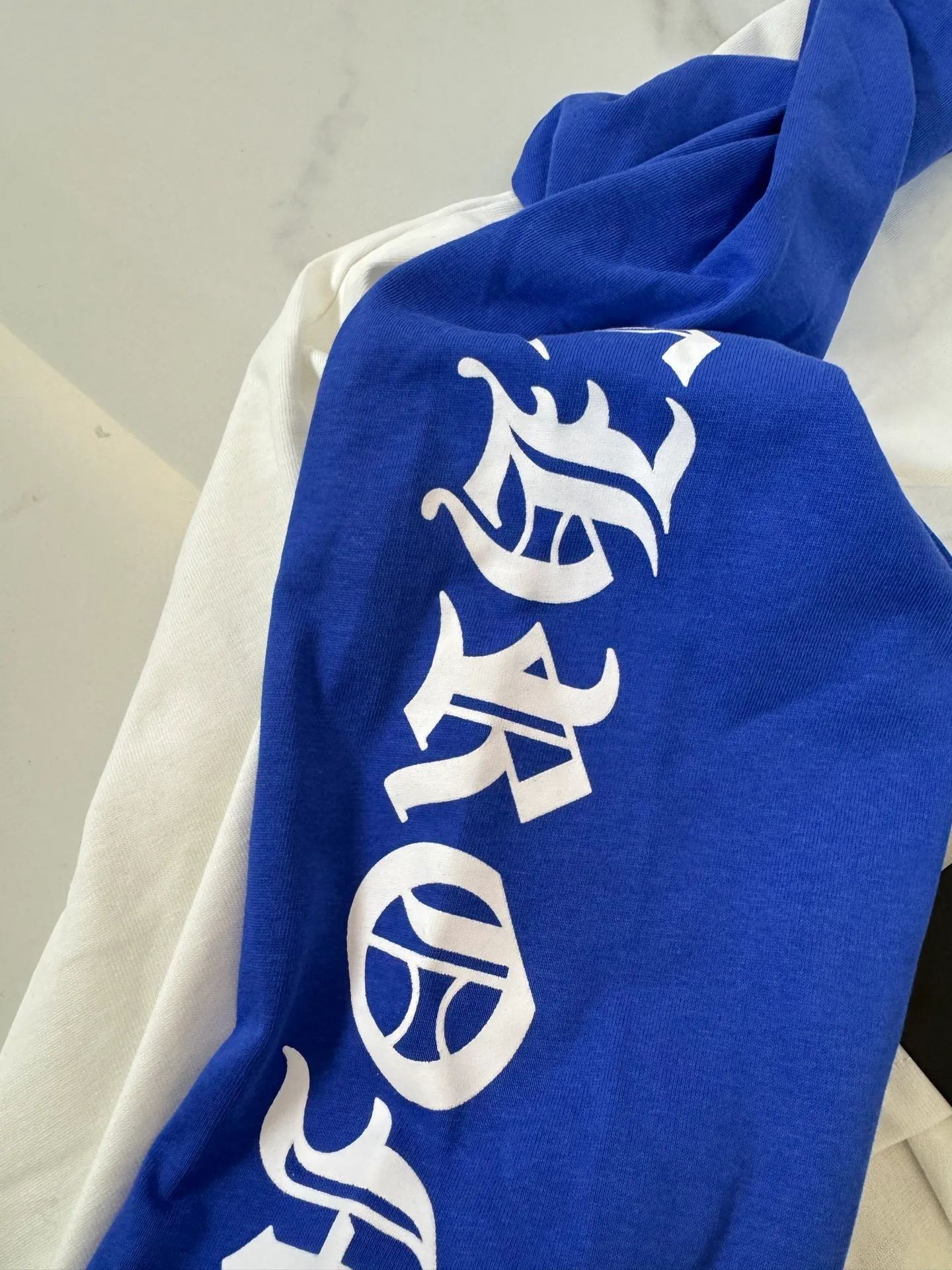 P130 Style No.: S105 Chrome Hearts/Chrome Hearts 23ss Sanskrit horseshoe splicing printed popular long-sleeved T-shirt 260g 70 pure cotton double yarn, skin-friendly, comfortable, soft and breathable. Matching threads, long-lasting washing without deformation. Color: White Black White Blue -Size: S M L XL